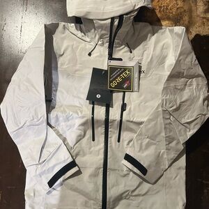 Arc’teryx Alpha SV Gore-Tex Rainjacket Mens size (S) White
